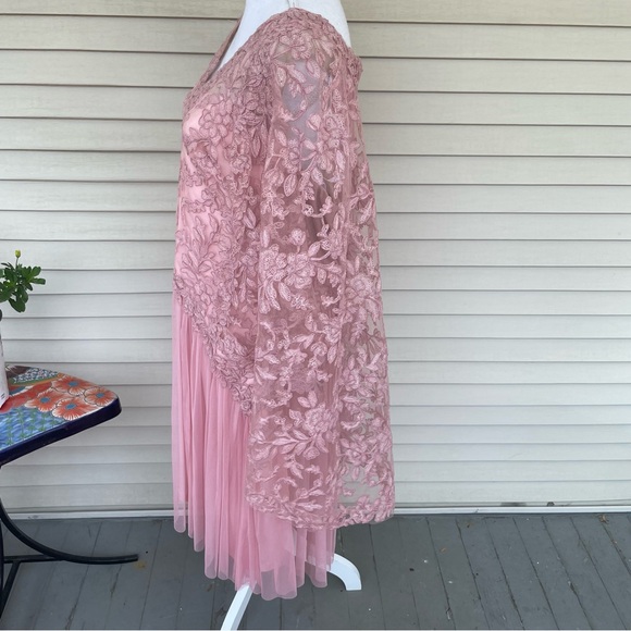 TADASHI SHOJI Embroidered Lace Cape Dress in Rose Quartz (Altered) - Picture 2 of 11